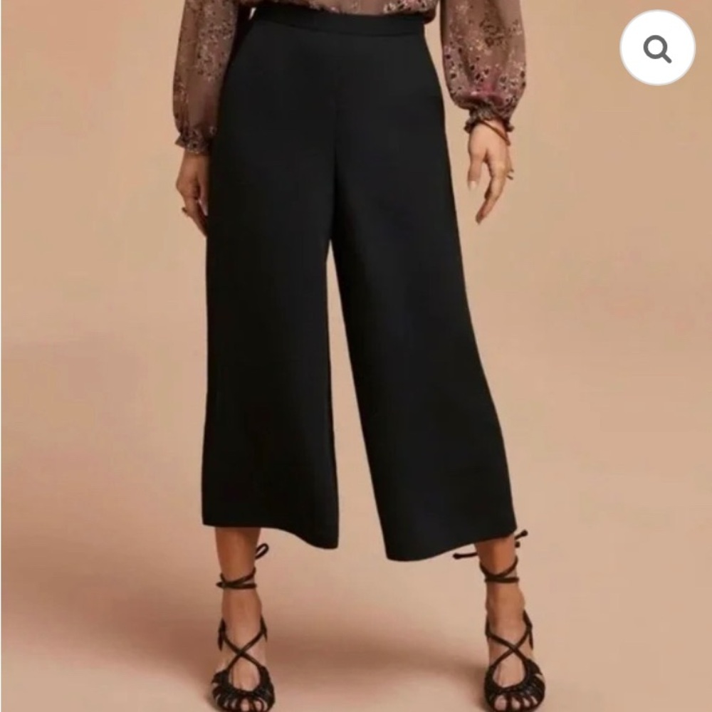 Aritzia Wide Leg Cropped Culotte Pants Black Size 6 Fits Small Minimal Chic - Picture 3 of 7